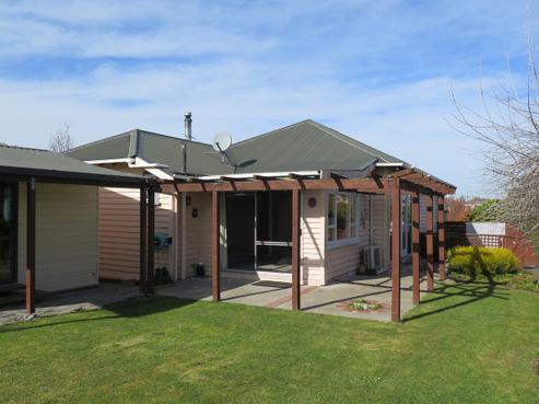 11 Lough Street, West End