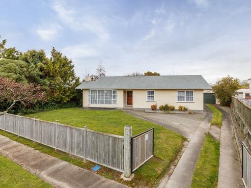 17 Catlins Crescent, Milson