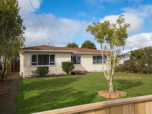 15/15A Edinburgh Street, Feilding