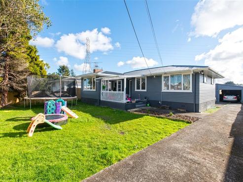 46 Cobham Crescent, Kelston