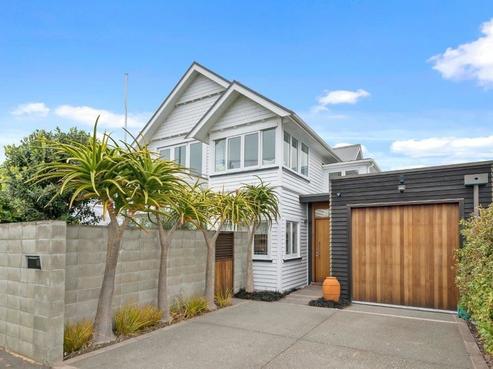 1/102 Esplanade, Sumner