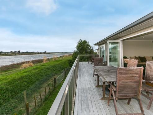 15 Old Ferry Road, Clive
