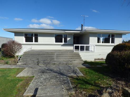 27 Moir Street, Balclutha
