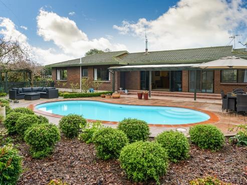 104 Rosser Road, Longlands