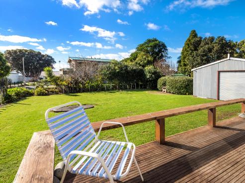 1800 East Coast Road, Whakatiwai