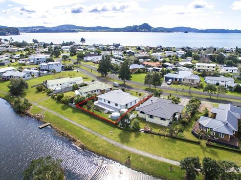 16 Charles Green Drive, Cooks Beach