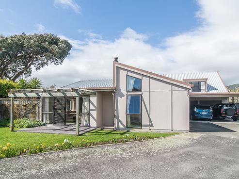 10 Charnwood Grove, Waikanae