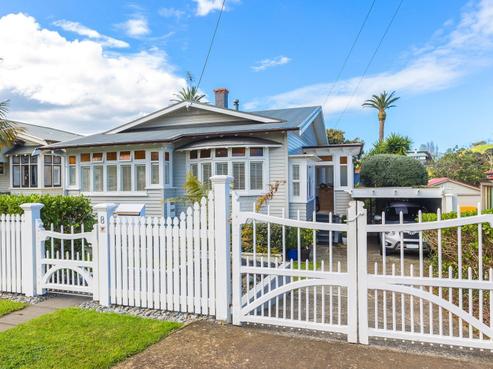 8 Duders Avenue, Devonport