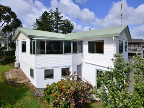 1 Hillcrest Road, Hatfields Beach