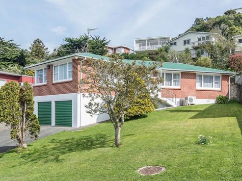 8 Breton Grove, Kingston