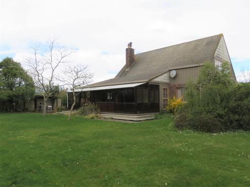 327 Divan Road, Levels
