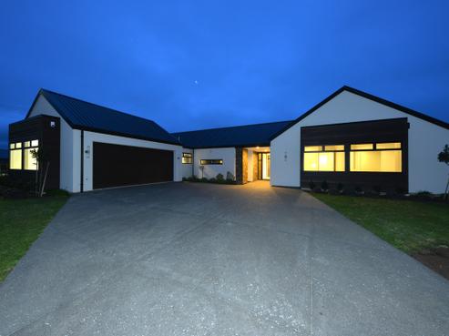 1 Oaks Drive, Lincoln