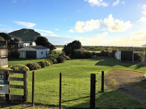104 Newcastle Street, Mahia