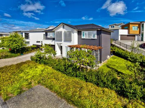 12 Tuatini Place, Long Bay