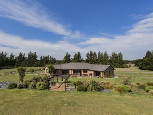 696 Poyntzs Road, West Eyreton