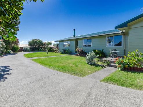 16 Hicks Crescent, Waikanae Beach