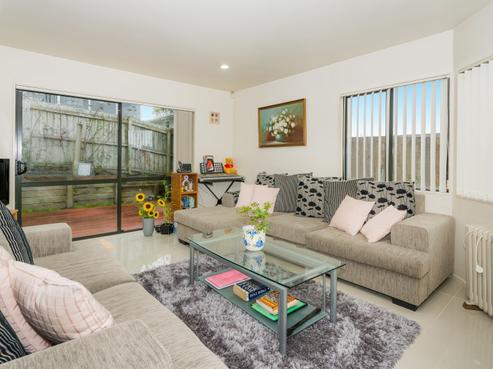 2/11 Woodall Place, Totara Vale