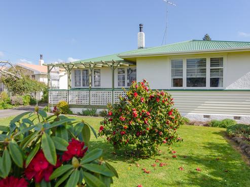 8 Grey Street, Martinborough