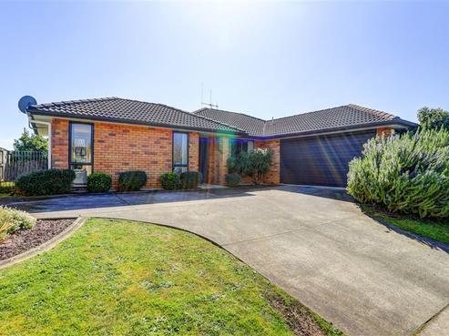 94 Thomas Road, Huntington