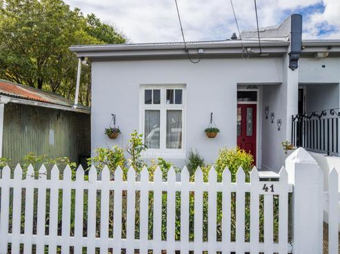 41 Riddlers Crescent, Petone
