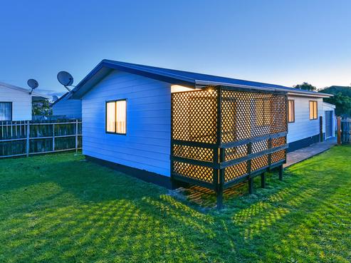 15B Maplesden Drive, Clendon Park