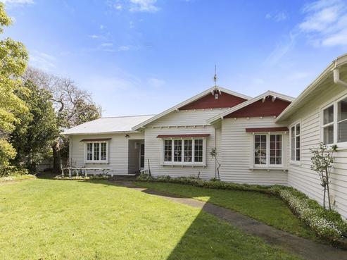 93 Kings Crescent, Central Hutt