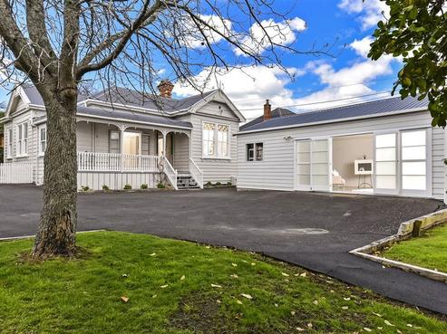 96 Lake Road, Narrow Neck