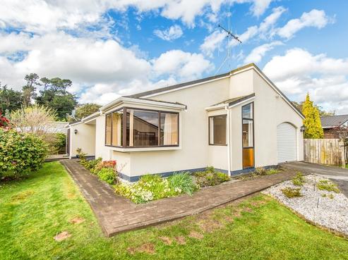 8A Bens Place, Springvale
