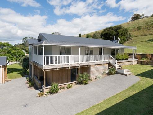 17 Matauwhi Road, Russell