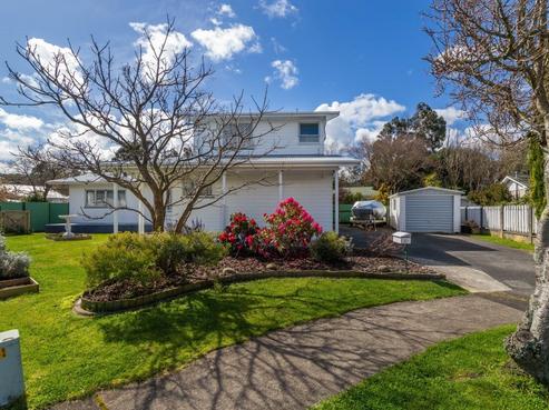 20 Burns Grove, Trentham