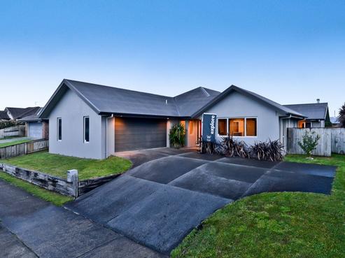 39 Thomas Road, Huntington