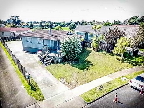 8 Bundena Place, Clendon Park