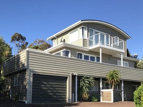 12 Dickson Road, Surfdale