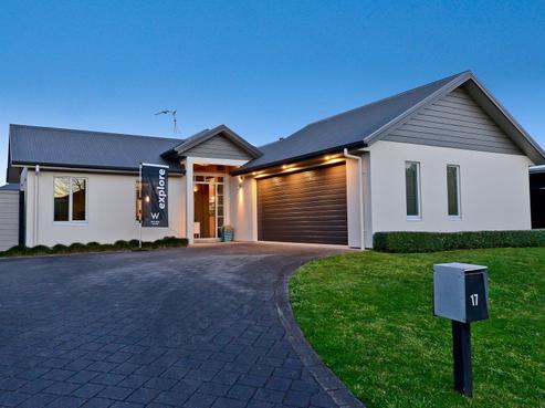 17 Ravenscourt Place, Huntington