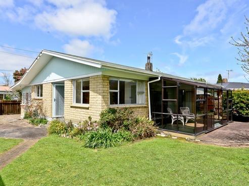 85 Lewis Street, Glenview
