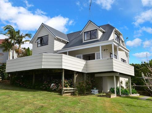 424 Whangaparaoa Road, Stanmore Bay