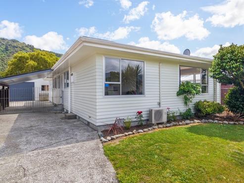 100 Pasadena Crescent, Totara Park