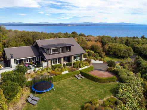 25 Whakamoenga Point, Acacia Bay
