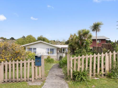 42 Totaravale Drive, Totara Vale