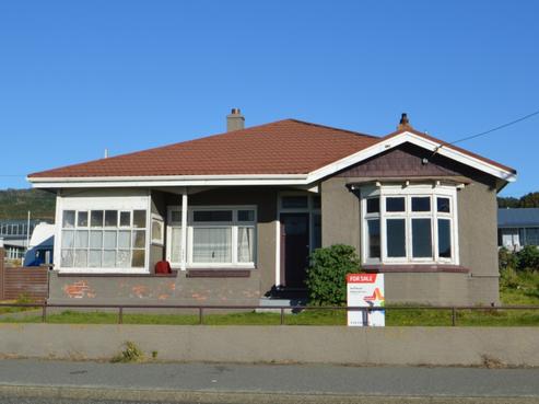 222 Gore Street, Bluff