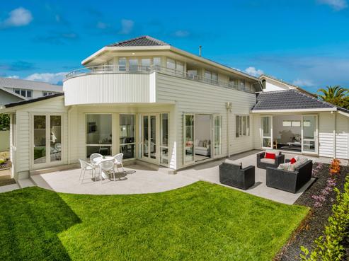 2/14 Clifton Road, Hauraki