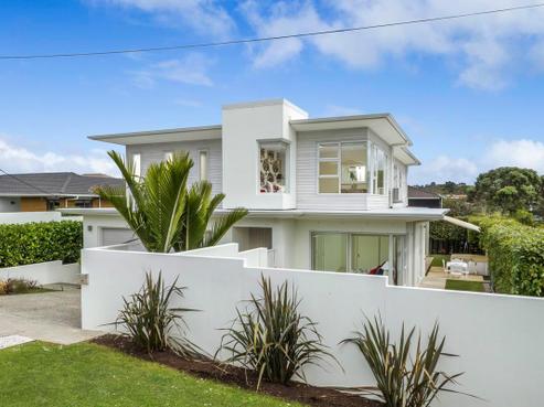 16 Folkestone Street, Murrays Bay