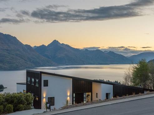 13 Vancouver Drive, Queenstown Central