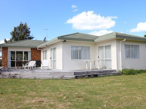 14 Charles Green Drive, Cooks Beach