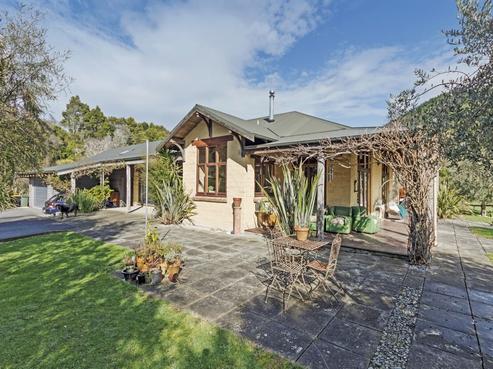 156 Ross Road, Hira