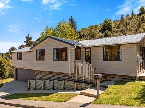 1 Lowry Heights, Stokes Valley