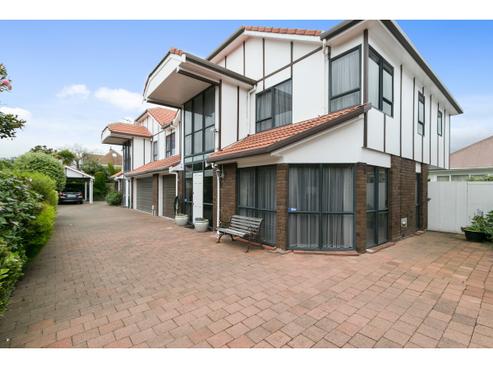 2/97 Knights Road, Central Hutt