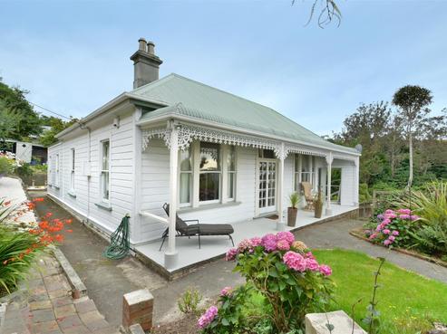 4 Avoca Street, Mornington