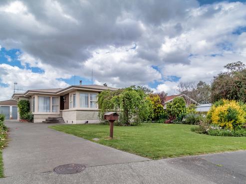 205 Sunnybank Crescent, Camberley
