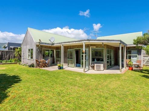 21 Rutherford Drive, Waikanae Beach